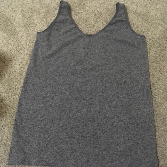 V-neck sleeveless 🛍 - Picture 1 of 4